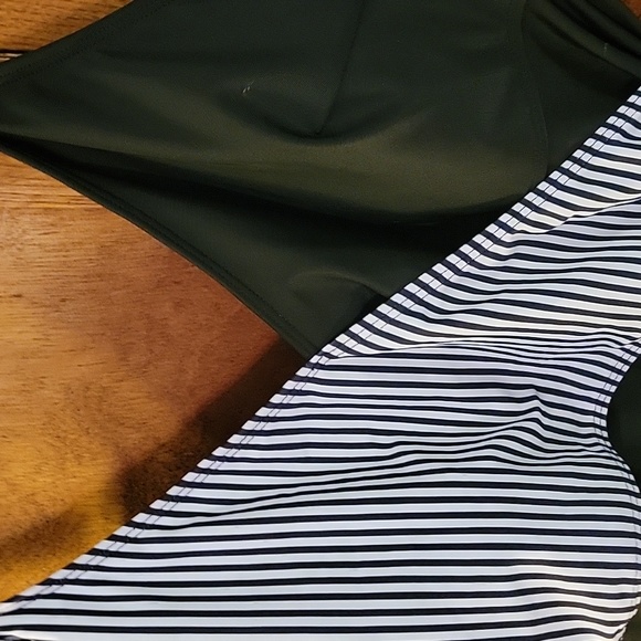 Bathing suit - Picture 3 of 7